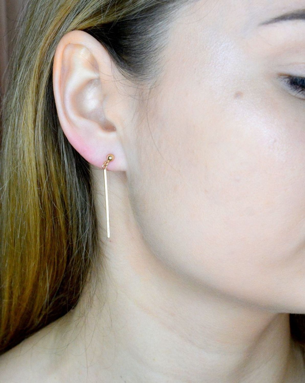 Złote kolczyki 585 wiszące patyczki KL 8100 585.jpg